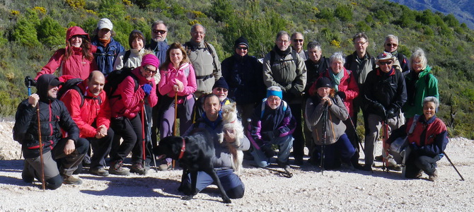 Más de una treintena de senderistas sexitanos subieron el pasado domingo al Pico La Guindalera 