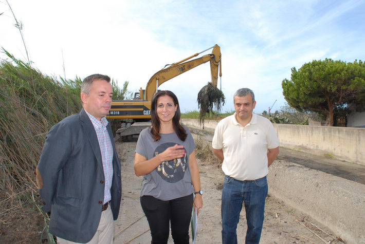 La Junta realiza en la provincia la limpieza de dieciséis cauces de ramblas de la Cuenca Mediterránea