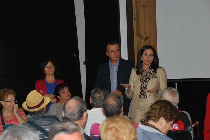 Unos 50 mayores participan en el primero de los talleres de educación medioambiental de la Junta