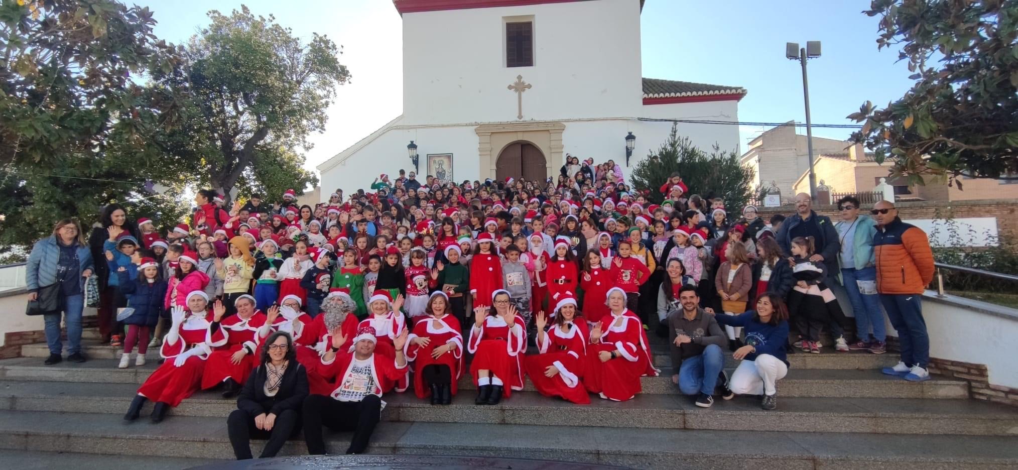 Los escolares de Otura regalan más de 500 juguetes a los niños hospitalizados en el Virgen de las Nieves