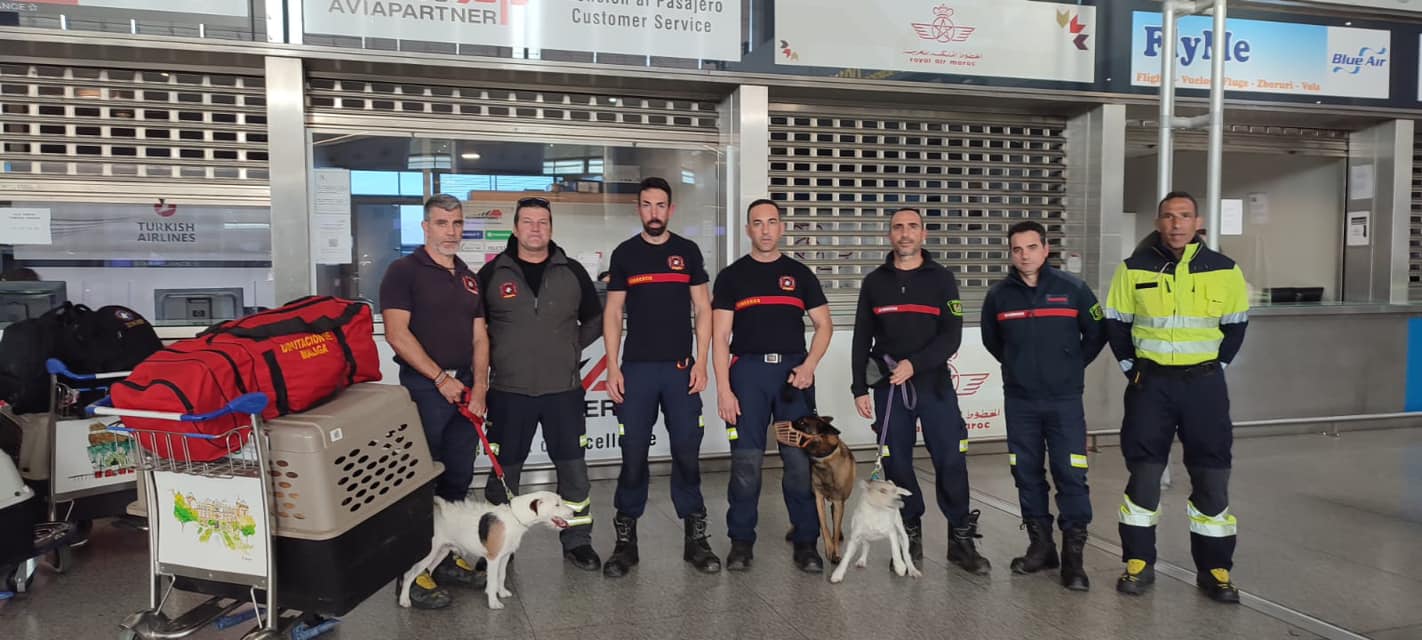 La Unidad Canina de Rescate Método Arcón de Bomberos Almuñécar parte en expedición de ayuda a Turquía.