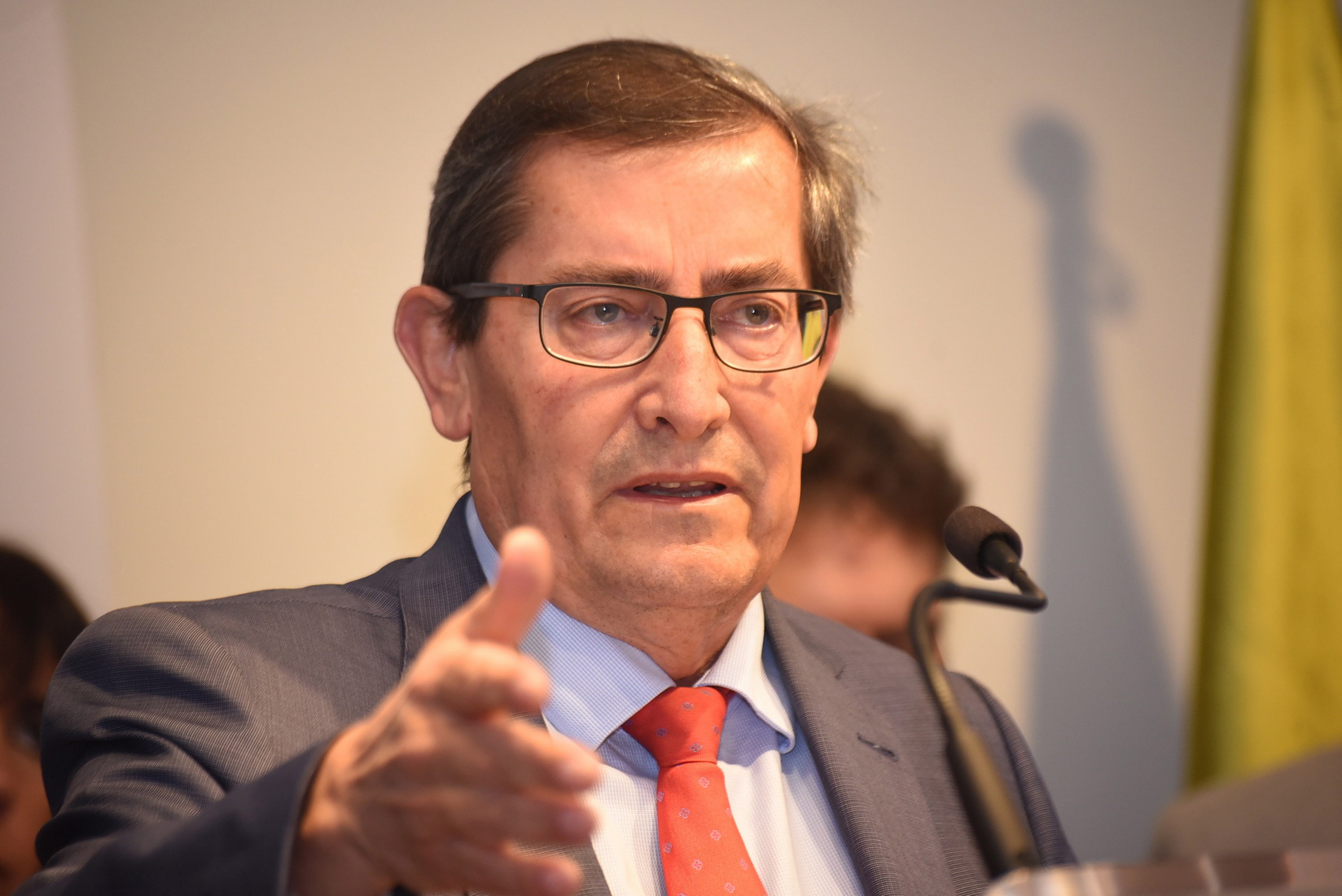 Entrena solicita una reunión con el presidente de la Junta para abordar las conducciones de Rules y las conexiones aéreas