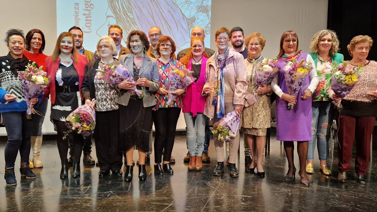 Salobreña celebra el 8M reconociendo a once mujeres  jubiladas que trabajaron para el Ayuntamiento, 
 