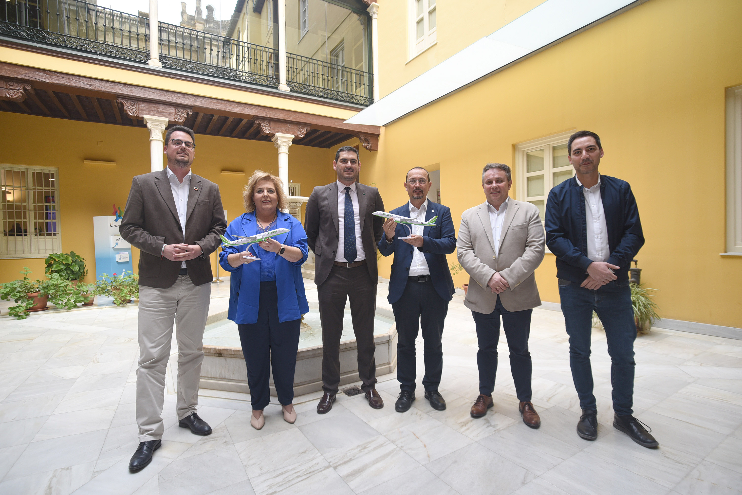 Granada mejora su comunicación con Canarias con dos nuevos vuelos semanales