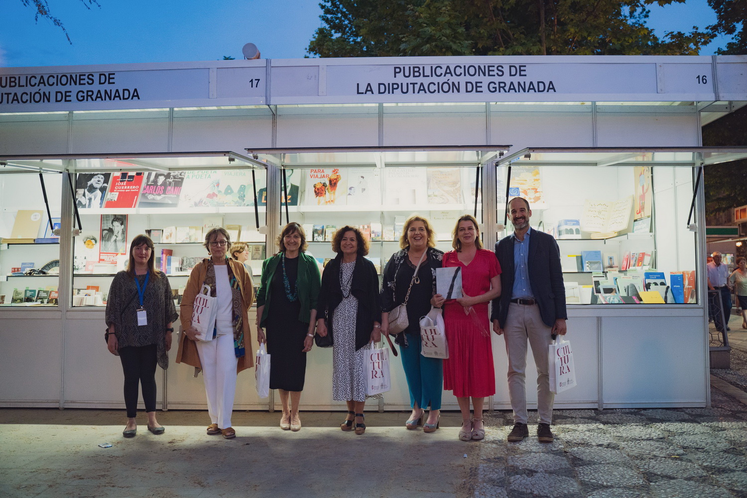 Producto Si Diagnosticar La 41 Feria del Libro de Granada se presenta bajo el lema 'Una imagen, mil  palabras'