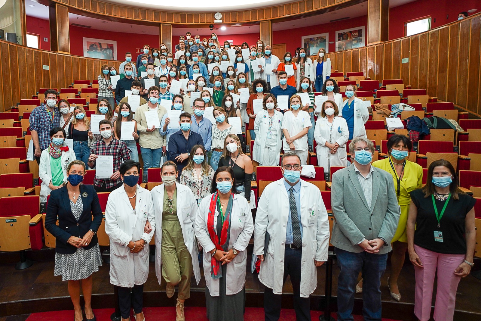 Un total de 170 especialistas residentes concluyen su formación en los hospitales universitarios de Granada
