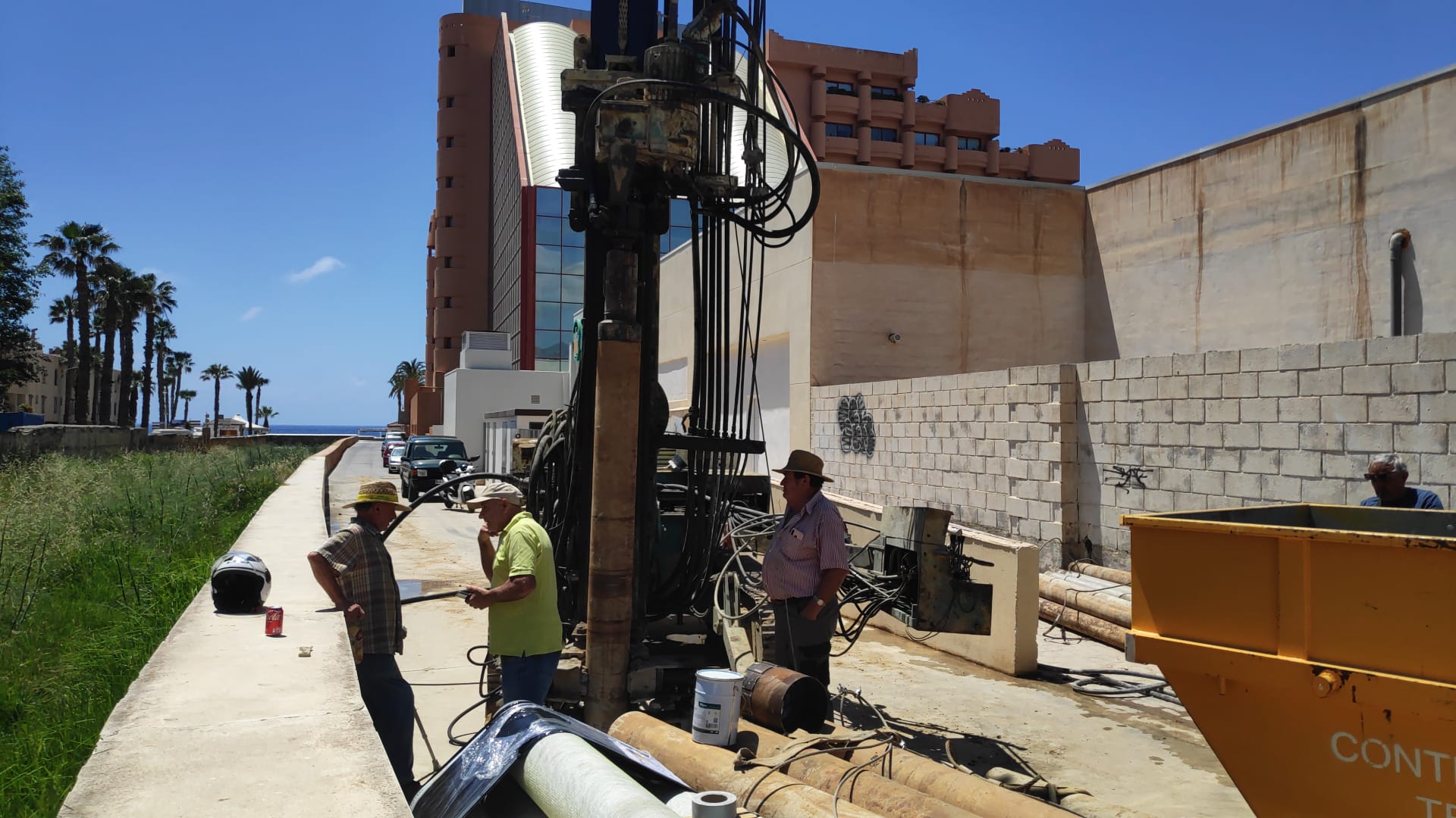 Los regantes de La Sandovala se concentrarán este jueves en Granada en contra de la extracción de agua del pozo junto a Mercadona en Almuñécar