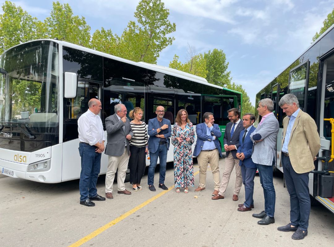 La flota de autobuses del Consorcio de Transportes de Granada se renueva con nuevos vehículos más accesibles