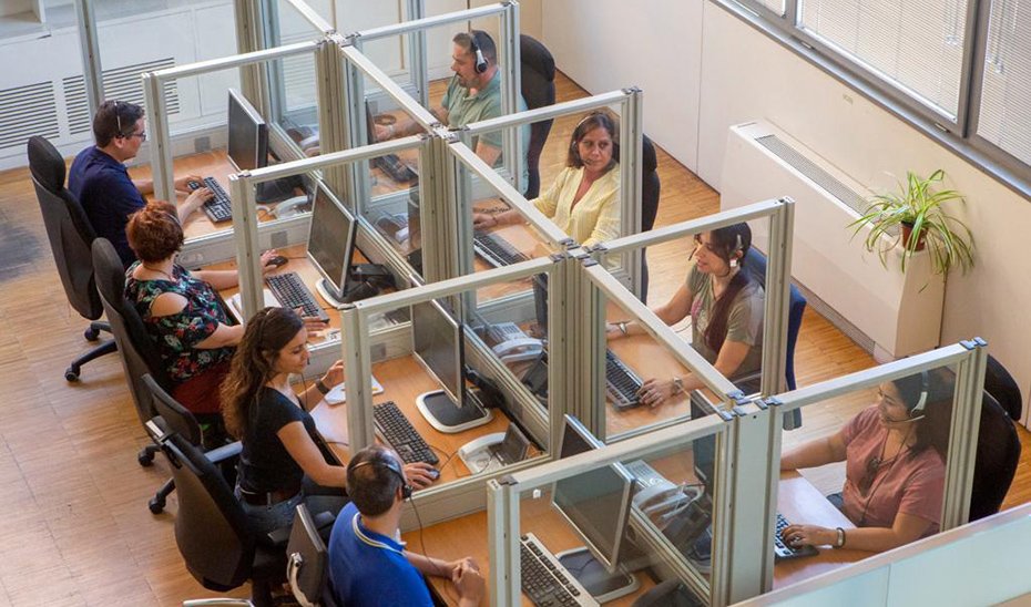 El servicio de teleasistencia de la Junta atiende una media de 16.000 llamadas al día durante el primer semestre de 2023