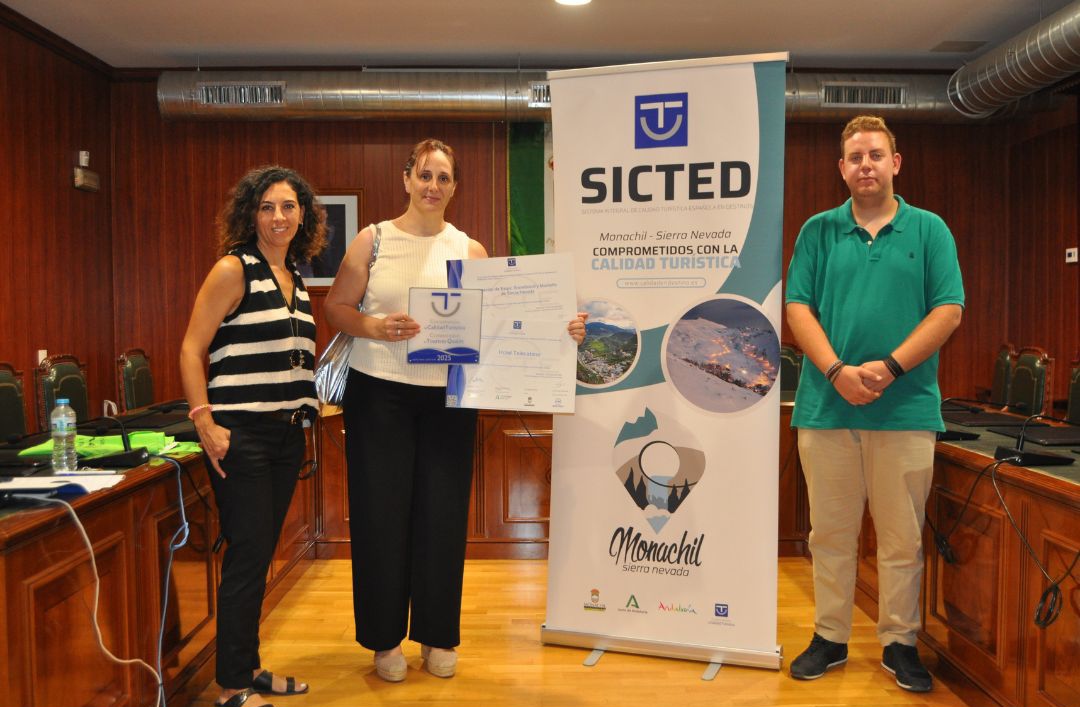 El Ayuntamiento de Monachil distingue a veinte empresas locales y de Sierra Nevada con su certificado de calidad turística