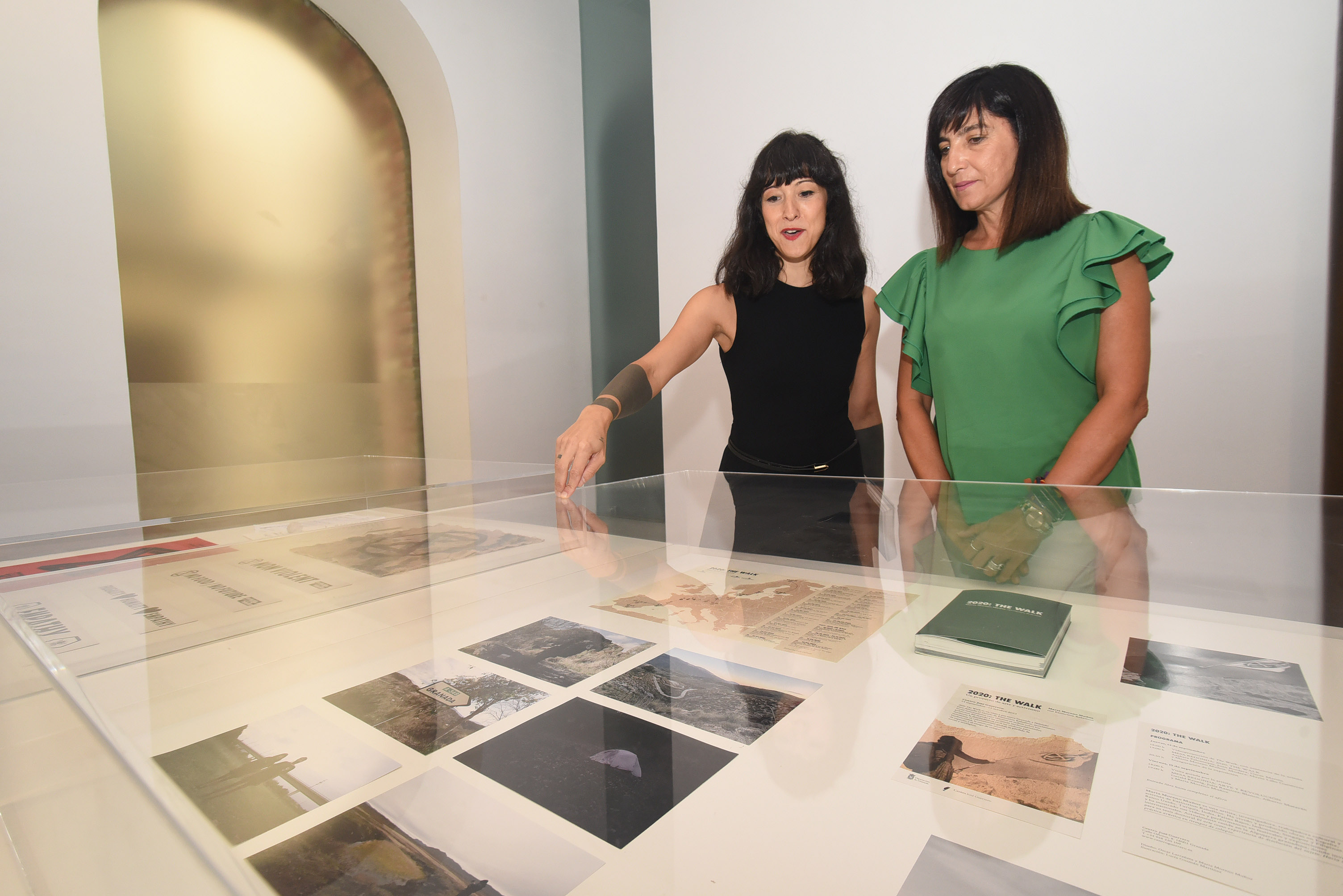 El centro José Guerrero acoge las exposiciones ‘Topo Estrellado’, de Domingo Zorrilla, y ‘2020: The Walk’, de Marta Moreno