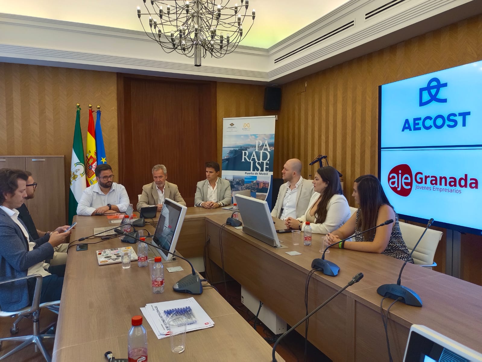 Fomentar el emprendimiento y la empleabilidad en la Costa Tropical, objetivo del acuerdo de colaboración entre AJE Granada y AECOST 