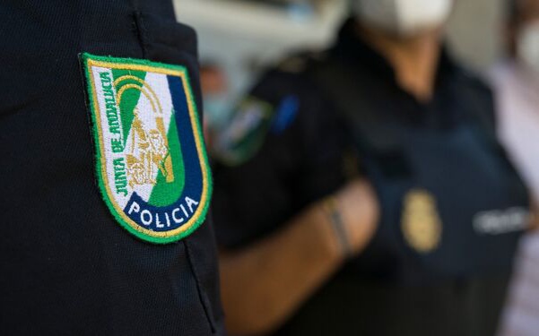 Un menor es detenido en Granada por la Unidad de Policía Adscrita acusado de ‘sexting’ y ‘sextorsión’