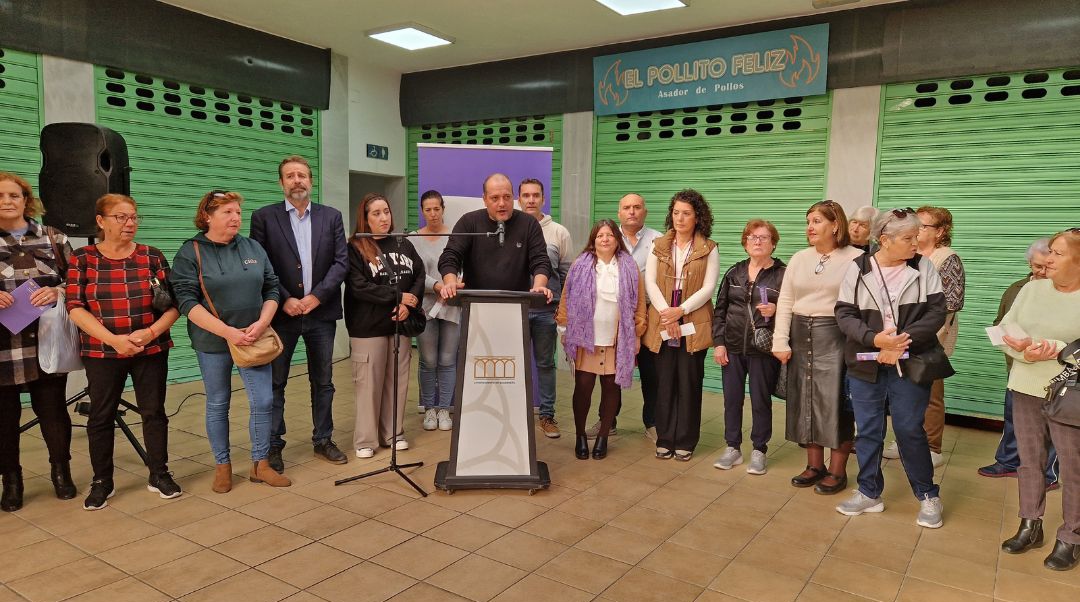 Javier Ortega rubrica el decreto de reparto de delegaciones después de la remodelación del equipo de gobierno de Salobreña