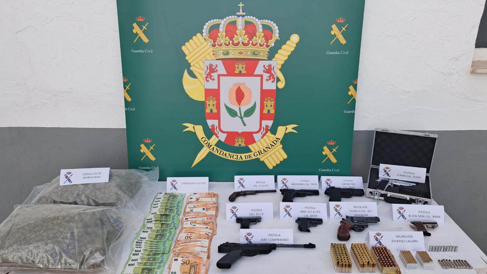 Descubierto un pequeño arsenal de armas en dos centros de producción de marihuana de Santa Fe