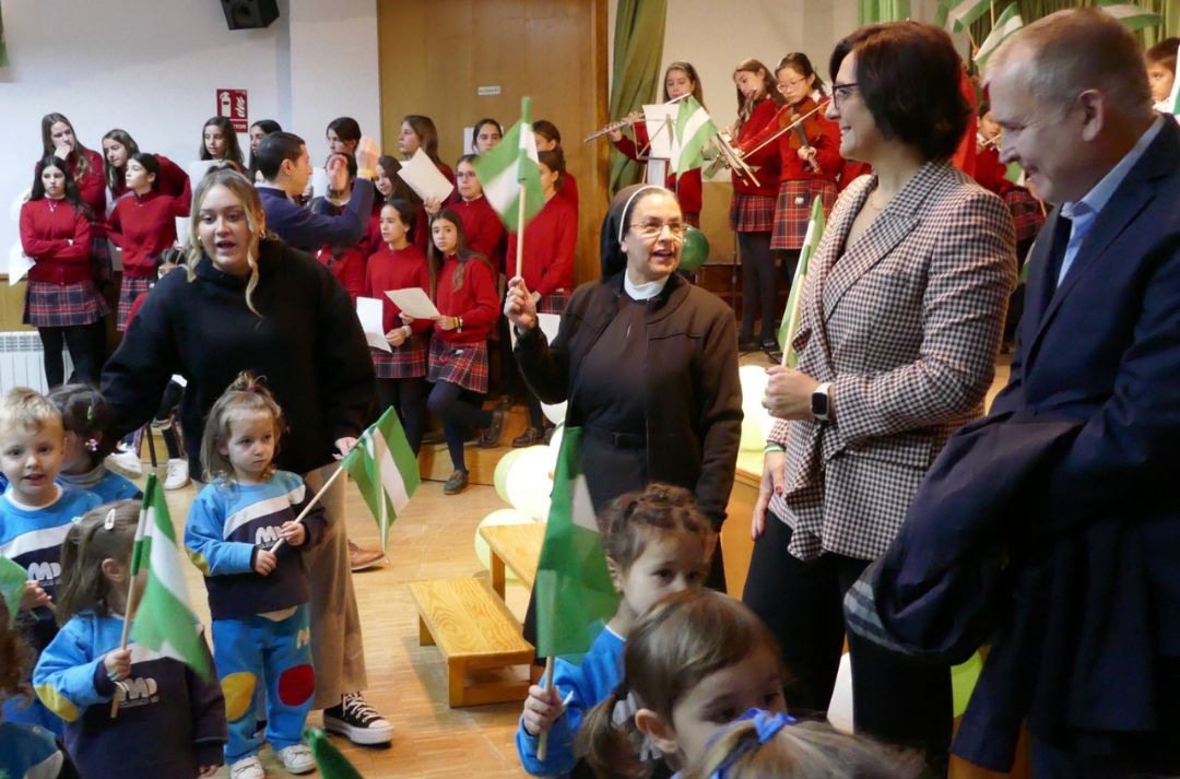 El Día de la Bandera de Andalucía es celebrado en los centros educativos de la provincia de Granada 
