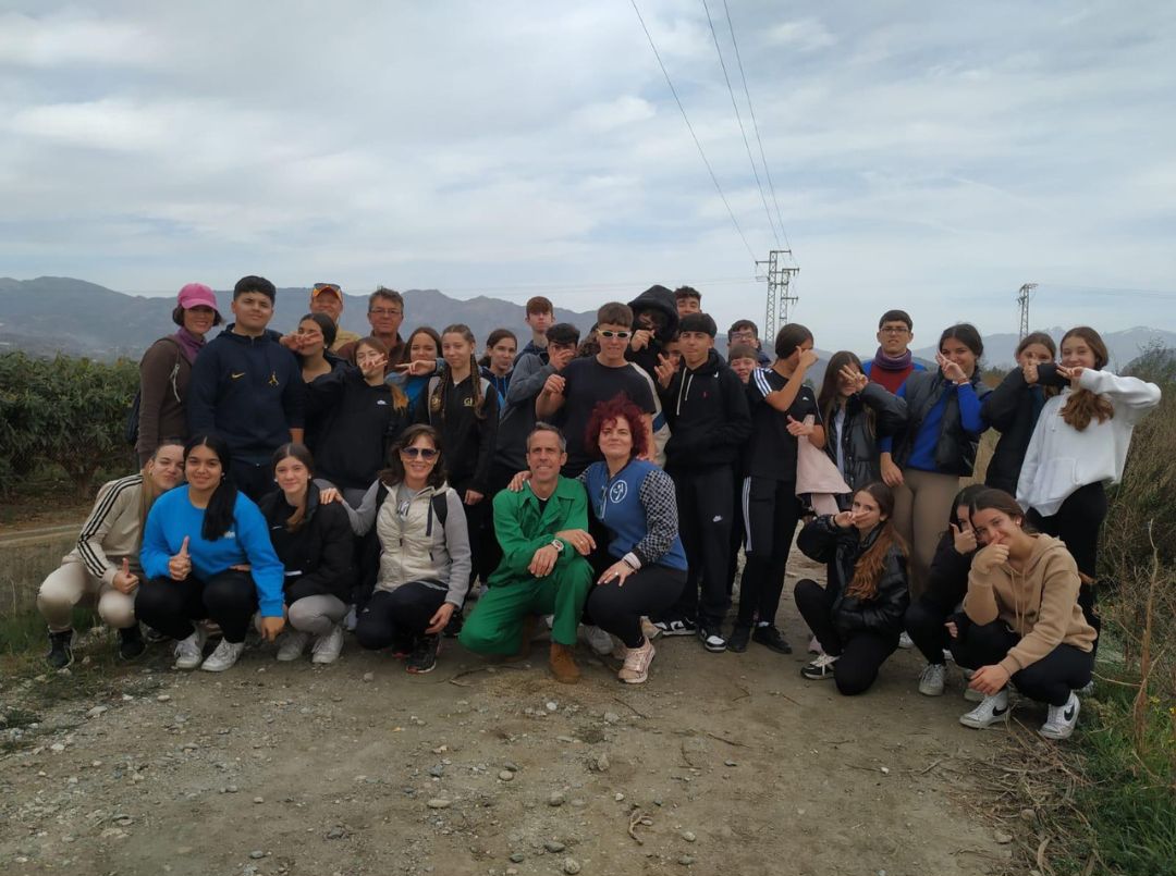 Salobrea acomete la reforestacin de los mrgenes del ro Guadalfeo con alumnos del IES Nazar como voluntarios