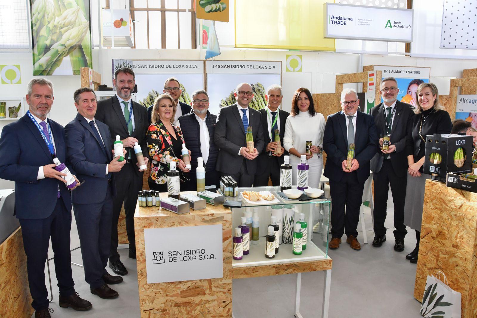 La delegada de Agricultura ha mostrado su apoyo a las empresas granadinas que han participado en Fruit Logística 2024