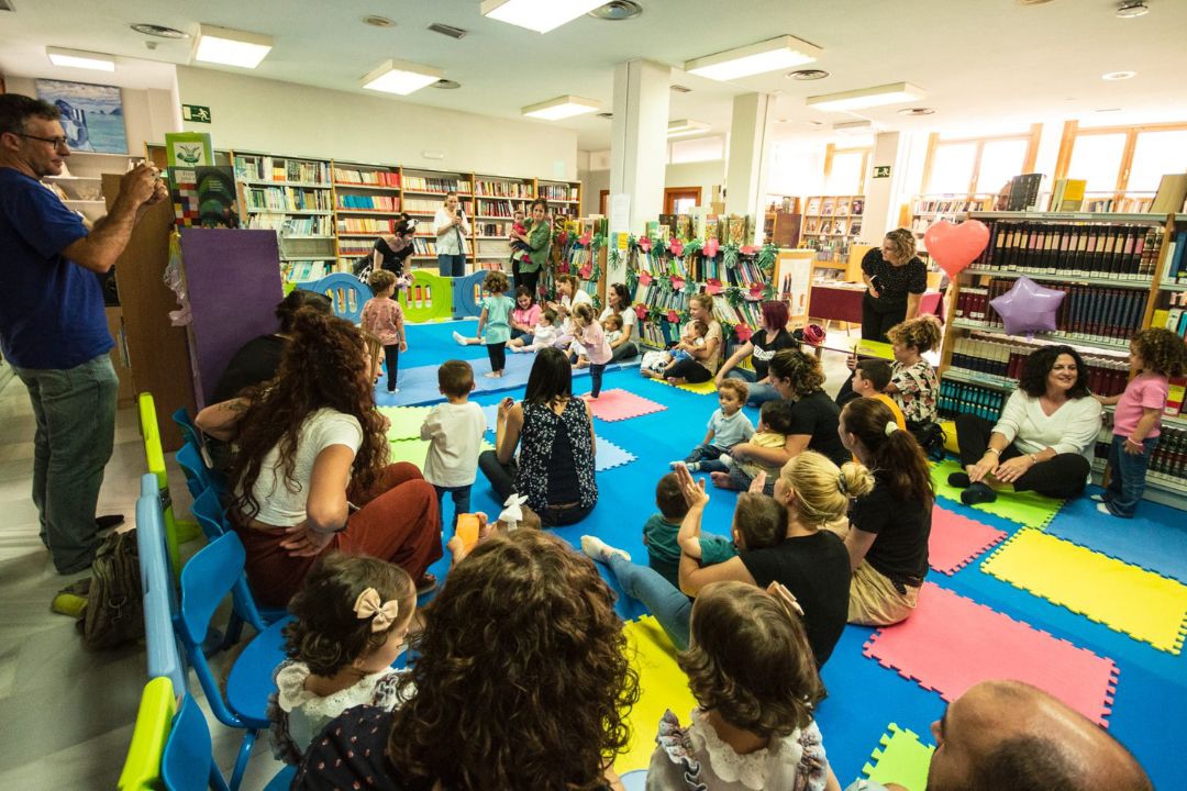 Las familias con dificultades horarias para cuidar a sus hijos y acudir a su puesto de trabajo contarán con un servicio gratuito de ayuda a la conciliación laboral y familiar