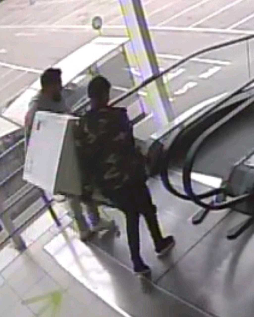 Un joven es investigado por el robo de una lavadora en un centro comercial granadino
