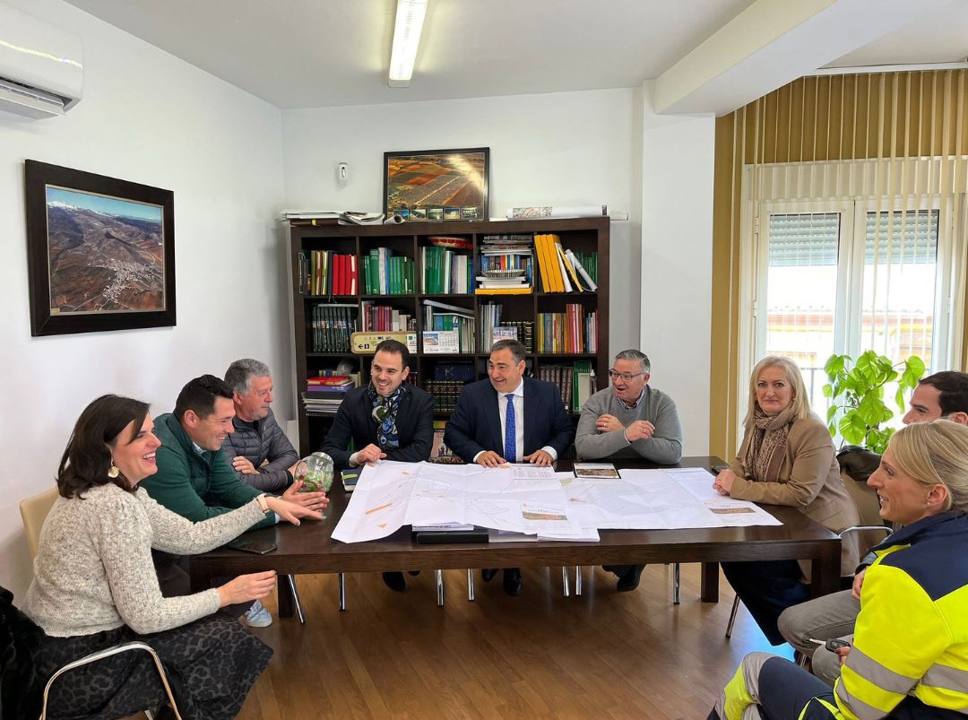 Diputación hace entrega a Darro y La Peza de su Plan Básico de Ordenación Municipal