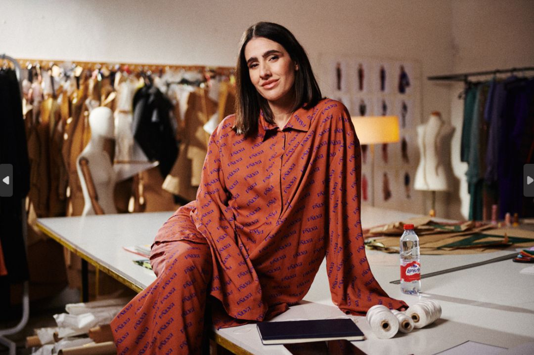 La sexitana Beatriz Peñalver y Lanjarón crean un traje de flamenca llamado 'Origen', con inspiraciones en relatos de toda Andalucía