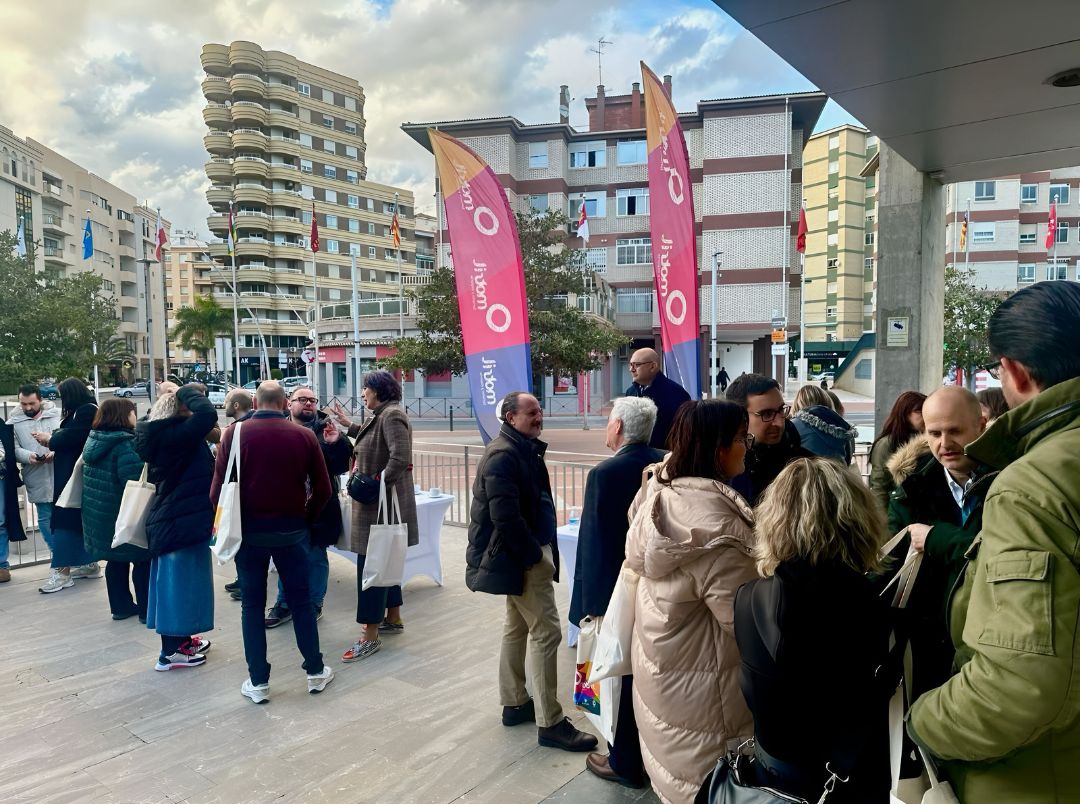 Diferentes operadores turísticos visitan Motril dentro de la convención Geomoon 2024 en Granada
