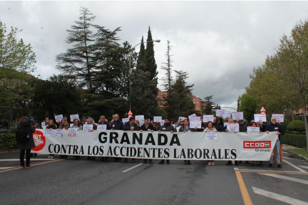 CC.OO. y UGT condenan la muerte de un trabajador de la hostelería en la capital granadina