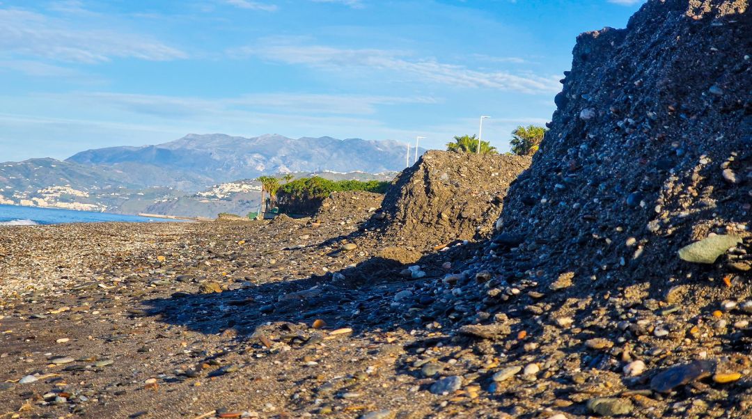 Los temporales de Semana Santa vuelven a ocasionar graves desperfectos en las playas motrileñas