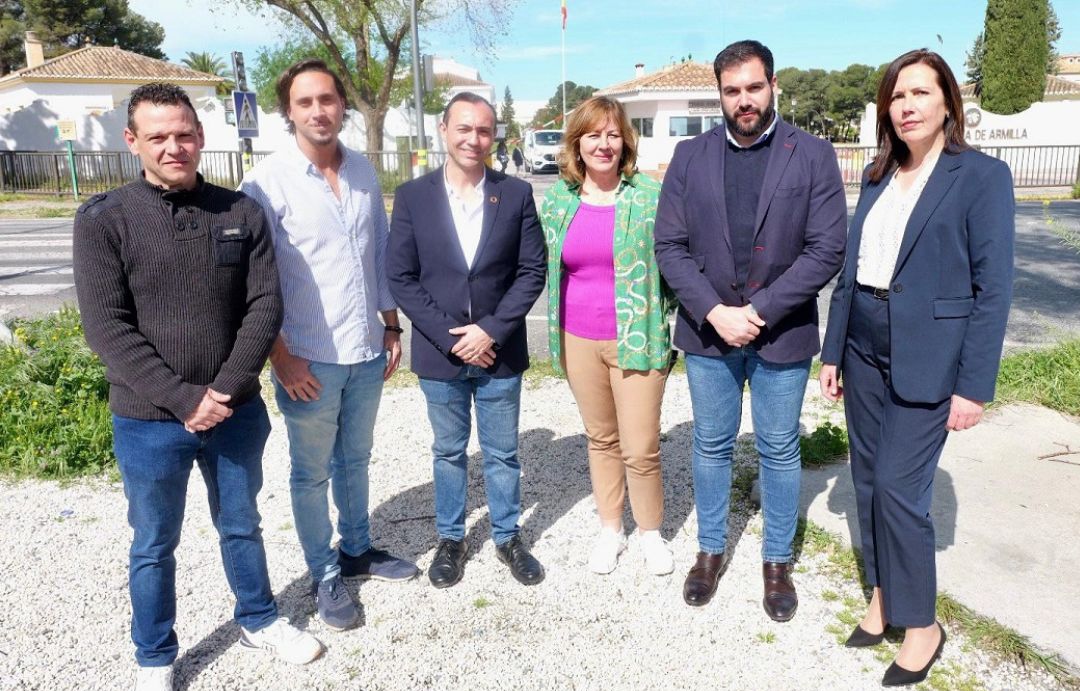 VOX presenta una moción en cinco municipios y en la Diputación en rechazo a la creación de un campamento de inmigrantes en terrenos de la base aérea de Armilla
