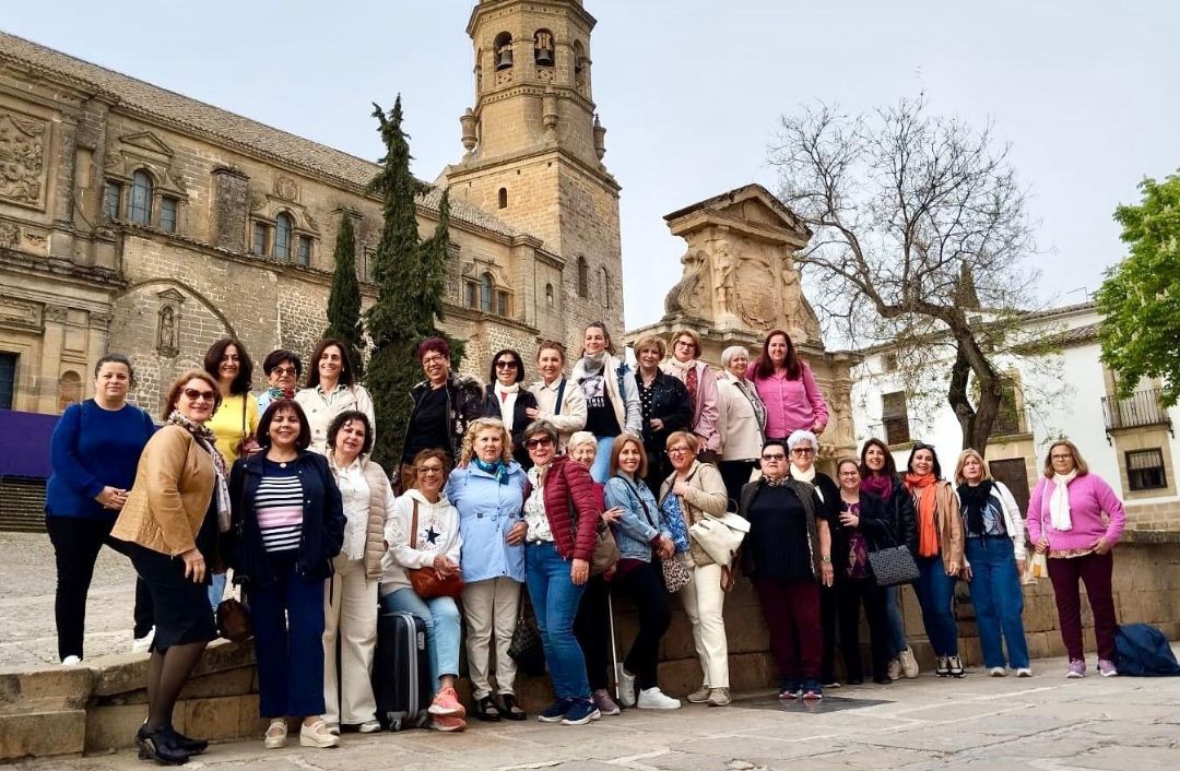 Vecinas de Albuol disfrutan del viaje a beda y Baeza organizado por el Ayuntamiento 
