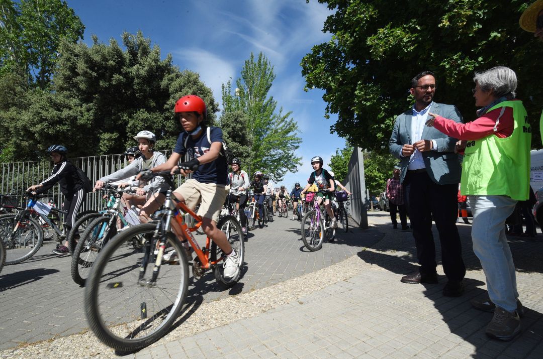 Ms de 2.500 alumnos se dan cita en la XIII Cicloruta educativa por Granada, enmarcada en la VII Semana de la Vega