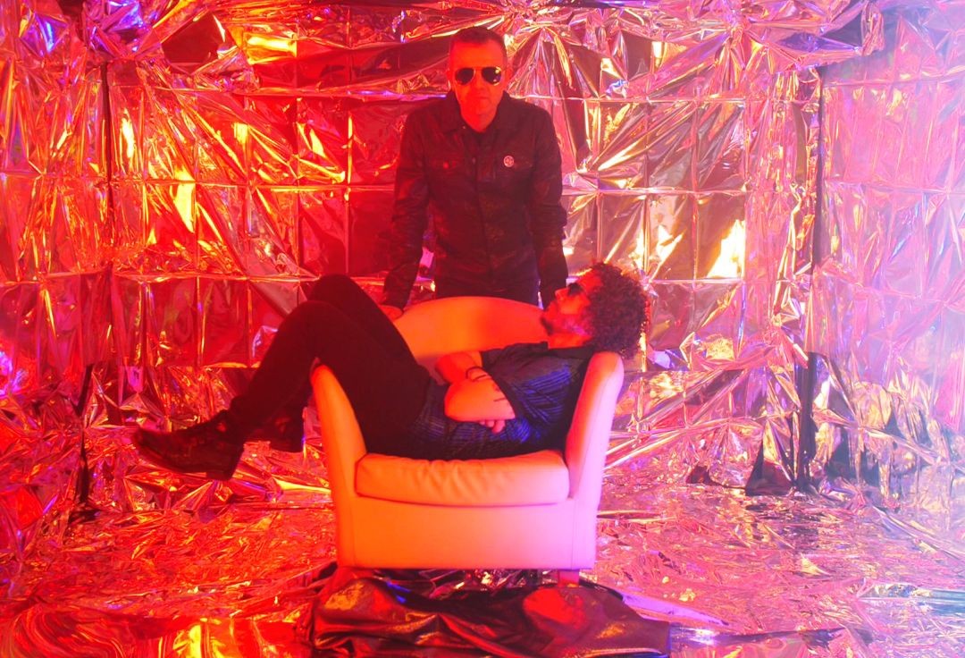 La banda motrileña Siameses vuelve con su segundo video single, '¿Qué quieres de mí?'