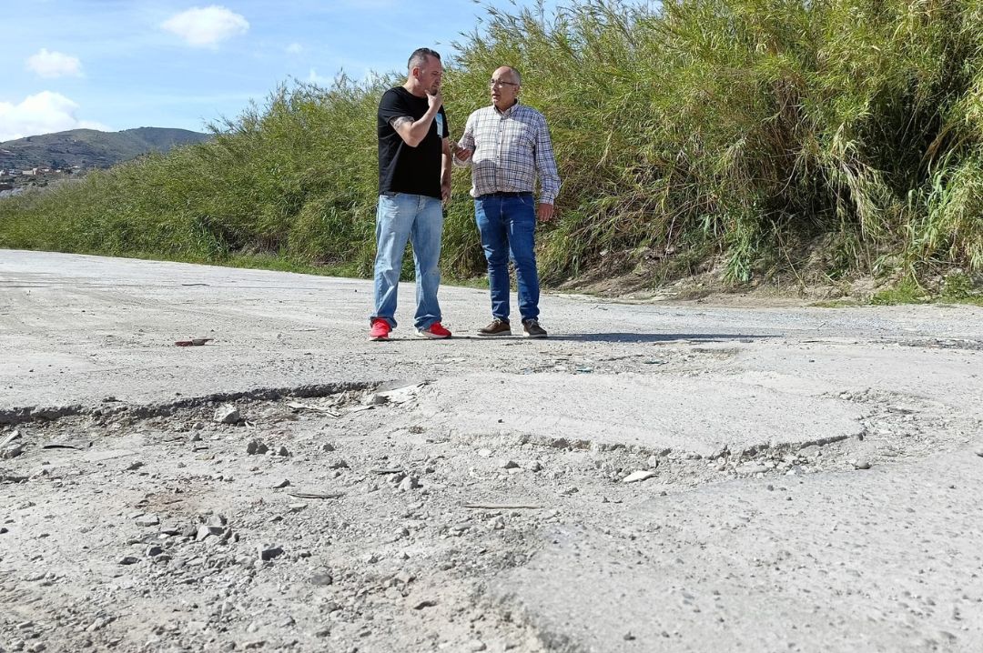 AxS llevar a pleno la reparacin de la calzada del cruce en el Punto Limpio