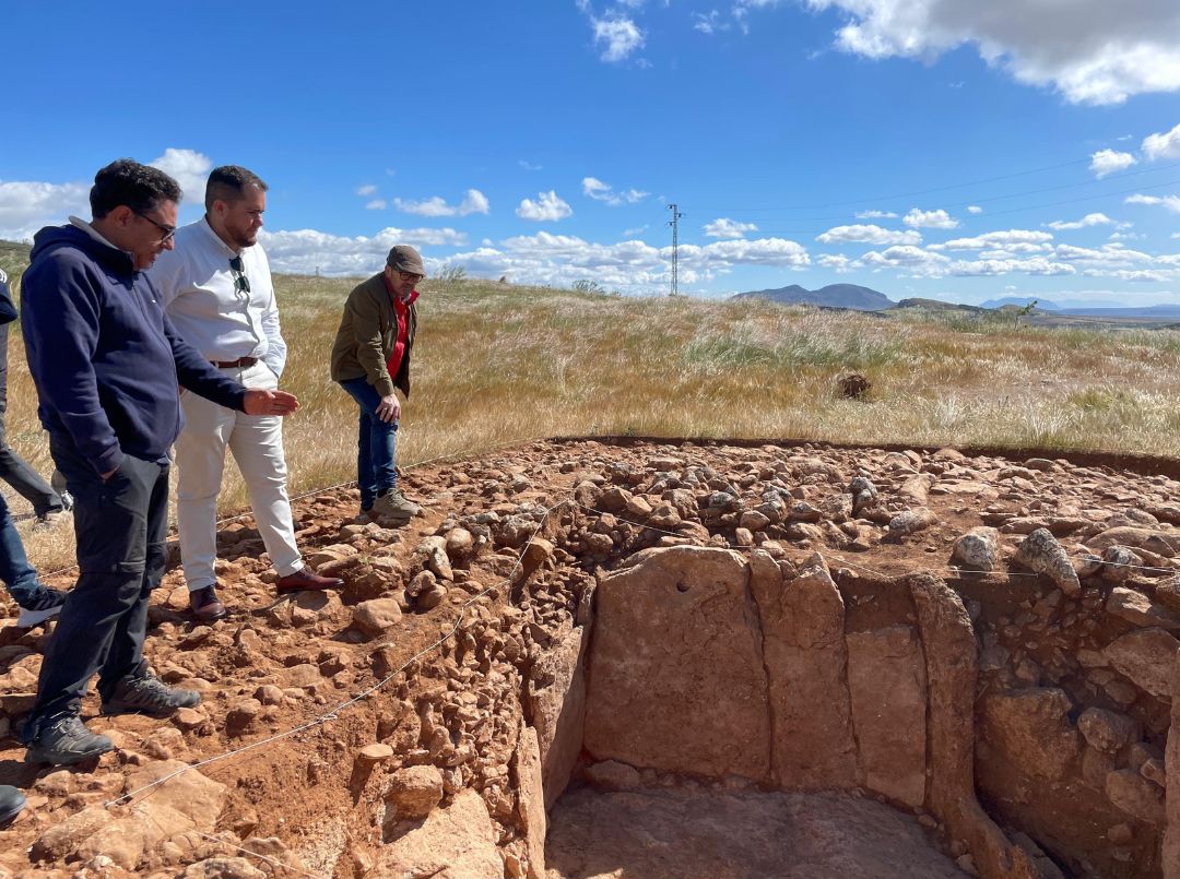 Diputación invertirá más de 13.000 euros en la preservación y promoción de la necrópolis megalítica de Haza Colorada en Morelábor