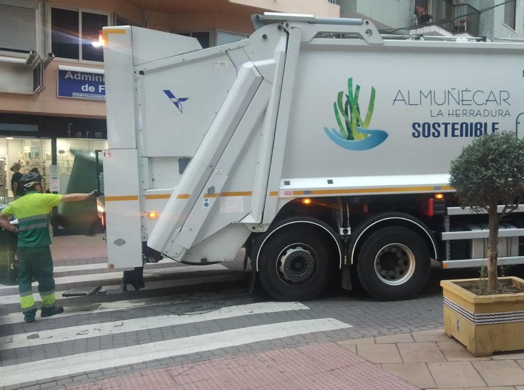 El horario especial de recogida de basura de verano arranca este lunes en Almuñécar