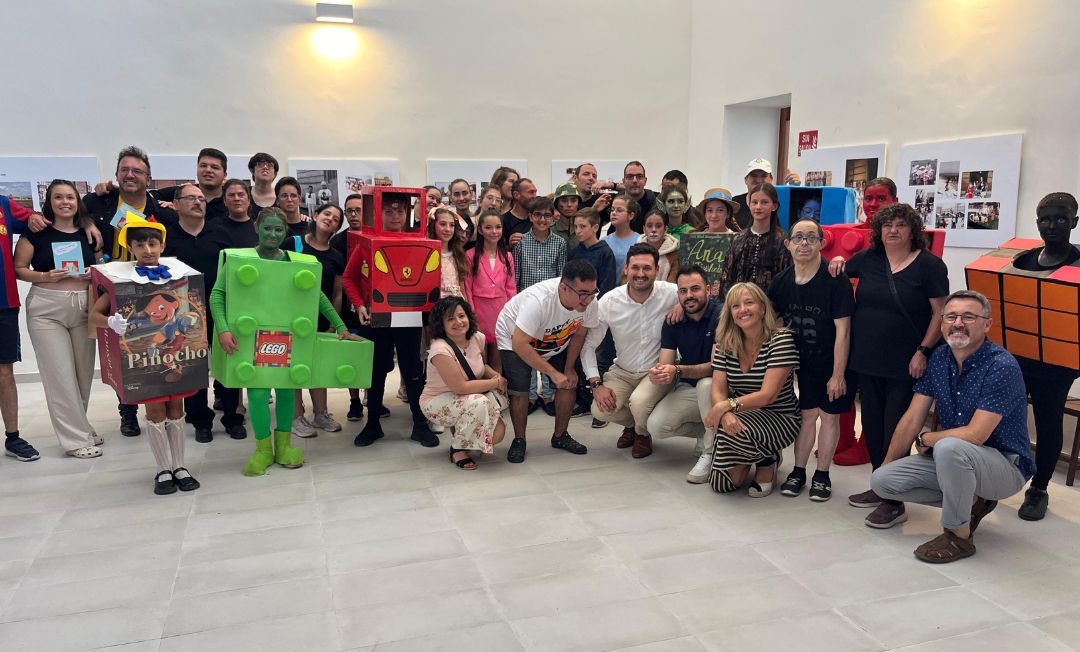 Los Centros Sociales de Diputación acogen una jornada de teatro compartida entre usuarios del Reina Sofía y alumnos del CEIP Juan XXIII de Caniles