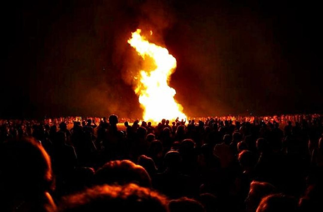Castell de Ferro emite un bando de cara a la festividad de San Juan estableciendo una fianza para garantizar que las hogueras no ensucien las playas