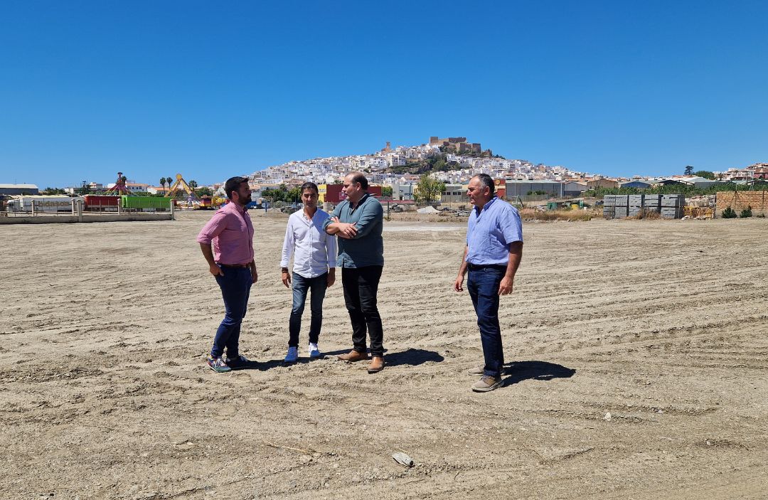 El Ayuntamiento de Salobrea acondiona un nuevo aparcamiento de ms de 70.000 metros