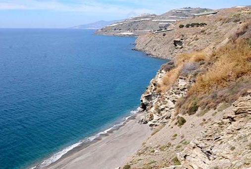 Alcaldes y portavoces denuncian la falta de balizamiento en las playas de “más de la mitad” de los municipios de la Costa Tropical