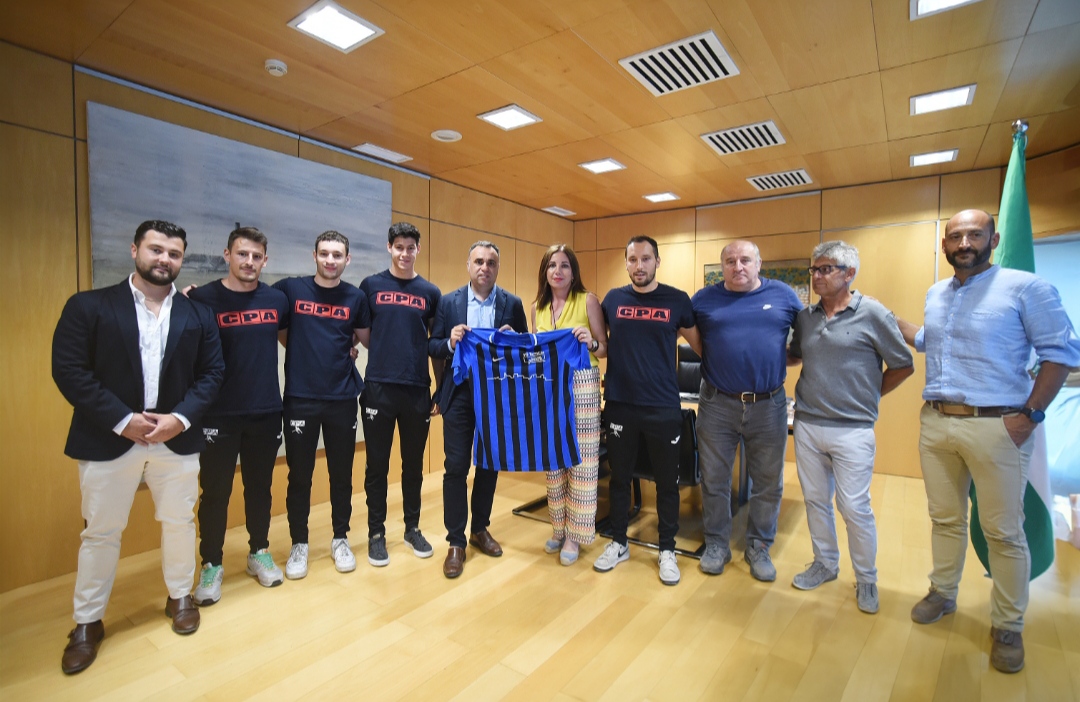 El Club Patín Alhambra de Cájar es recibido por el presidente de la Diputación tras su ascenso a la segunda división nacional