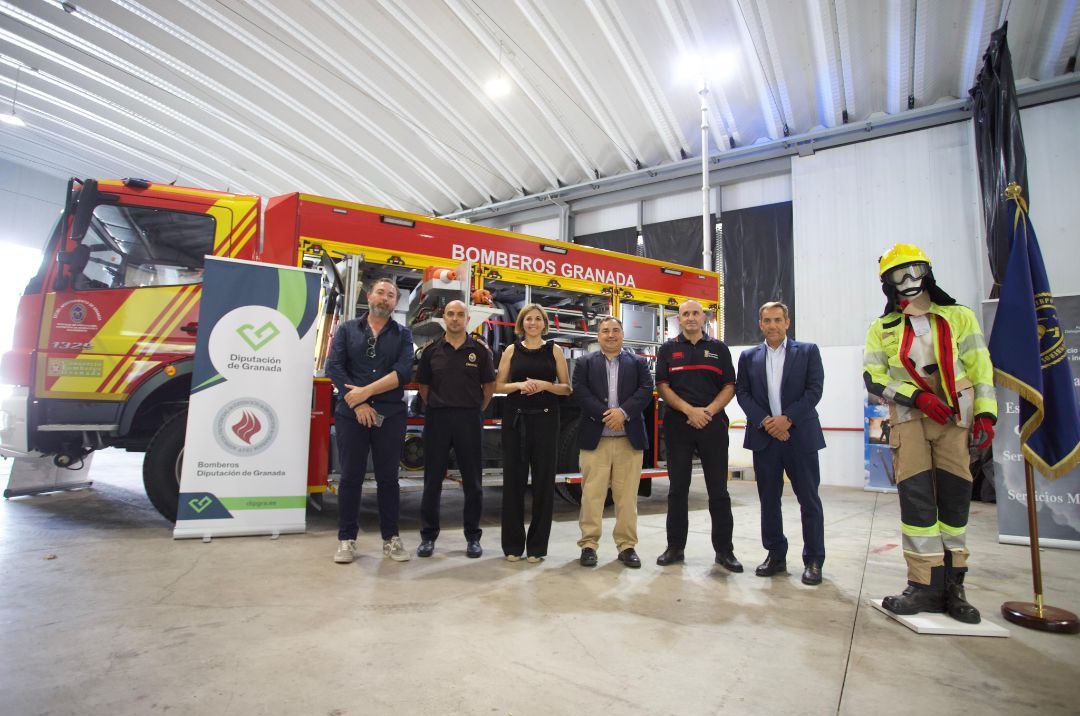 Los parques de bomberos de Granada y la provincia recibirán más de 300.000 euros en equipamiento de Diputación