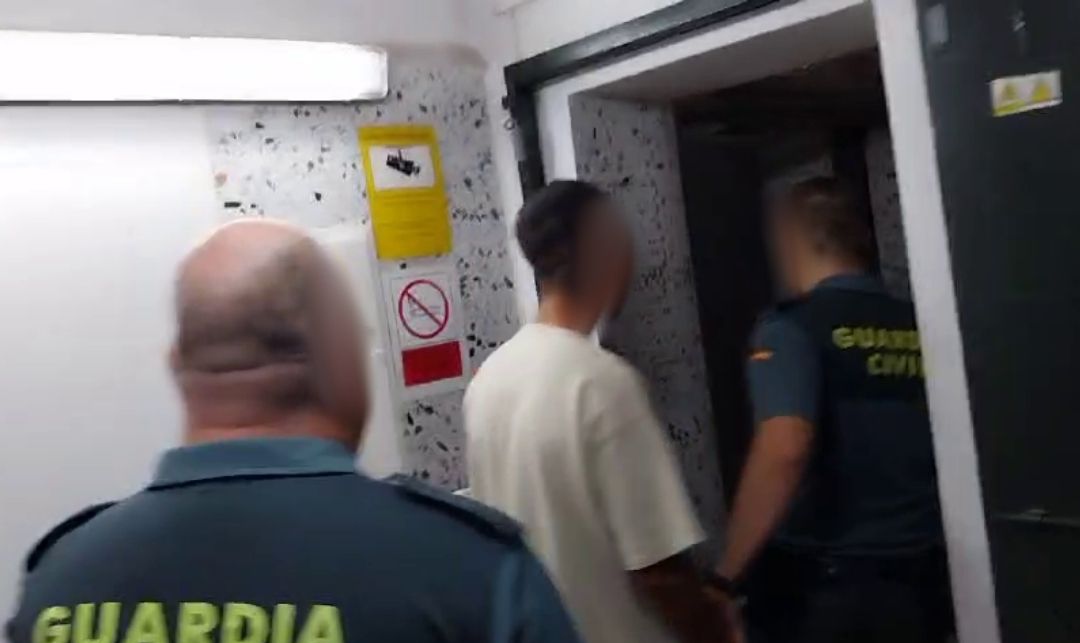 La Guardia Civil y la Policía Local de Almuñécar detienen a un joven por robo con violencia