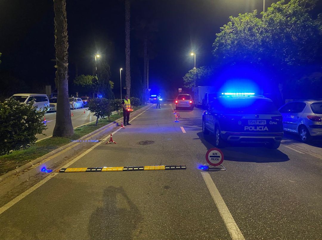 Playa Granada contabiliza casi una veintena de denuncias por botellón durante el fin de semana