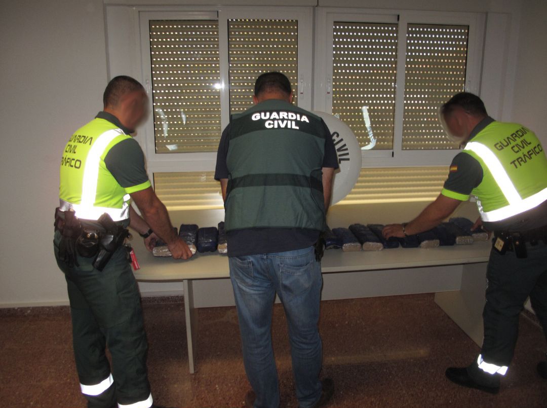 Detenido en Cúllar el conductor de un vehículo que transportaba más de 30 kilos de hachís