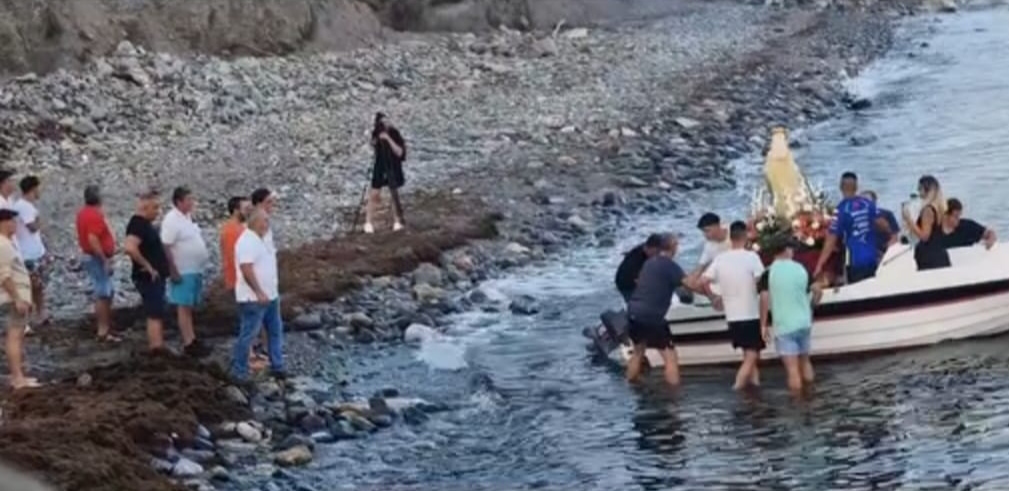 La Mancomunidad confirma que la mancha en las playas de Los Yesos y Melicena no son vertidos de aguas residuales sino algas marinas