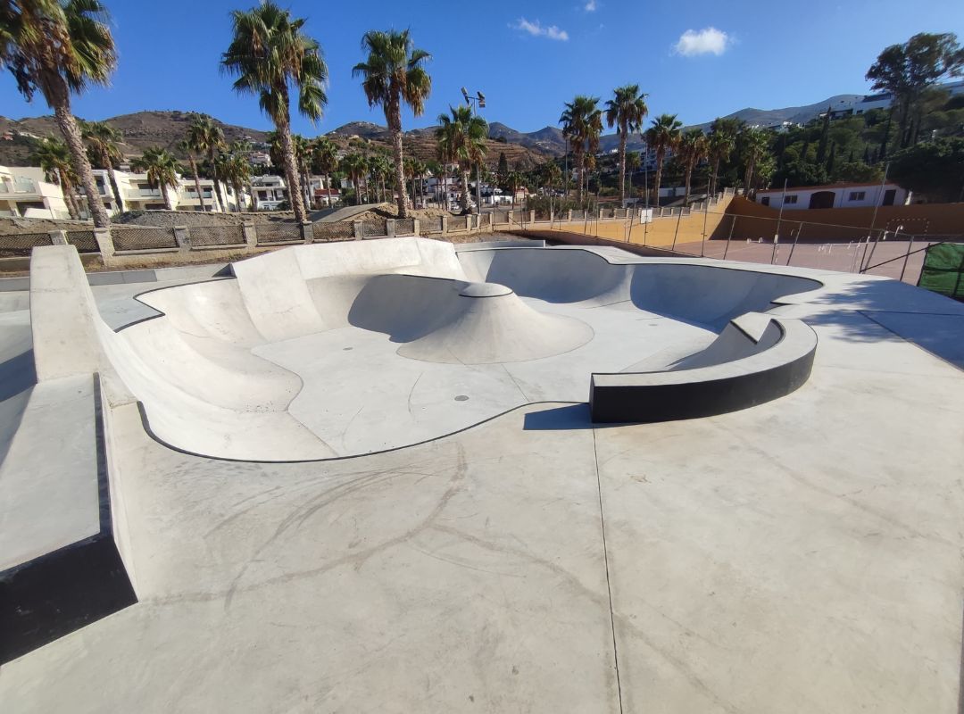 Izquierda Unida y el Club SkateSurf Almuñécar, satisfechos con el avance de las obras del SkatePark