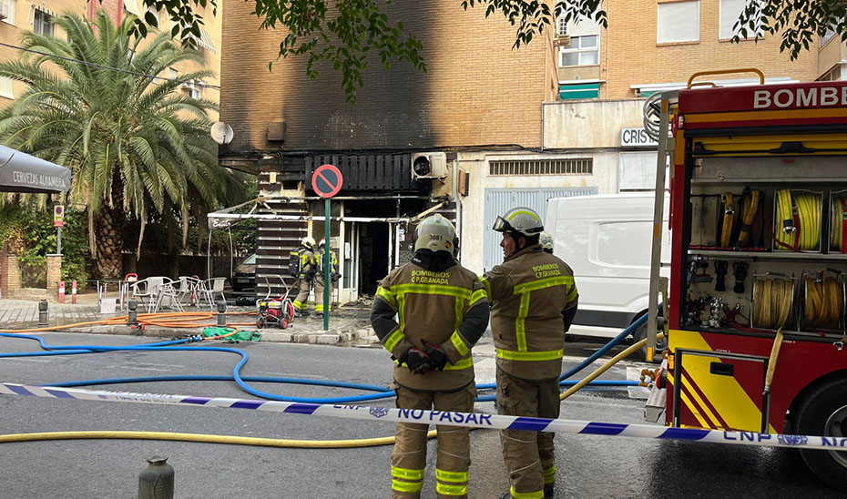 Desalojado en Granada un edificio tras el incendio de una cafetera 