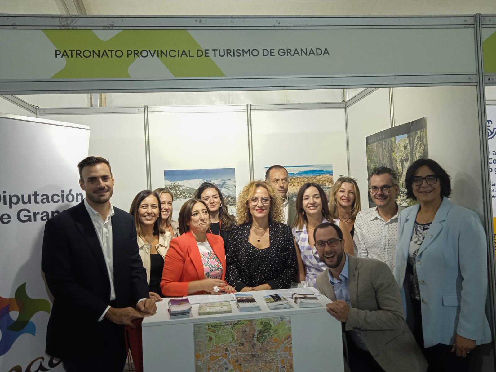 La Diputación ofrece información turística a los alumnos de la Universidad de Granada para animarlos a visitar la provincia