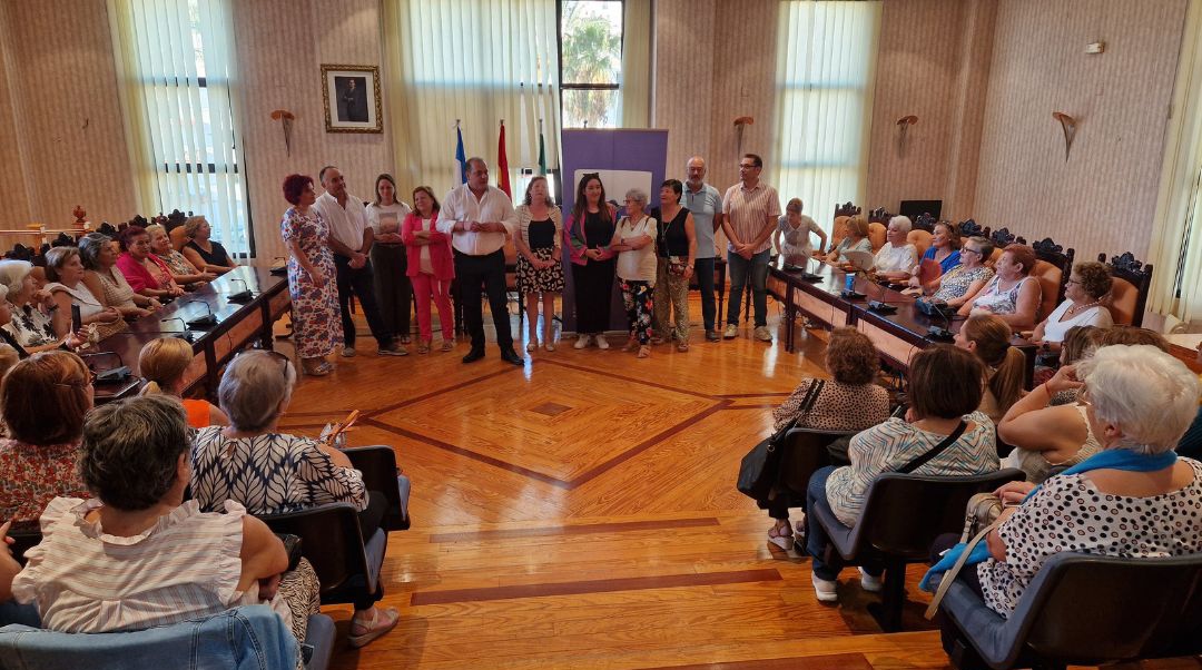 La asociacin de mujeres AMUDIMA de Baza realiza una visita institucional a Salobrea
